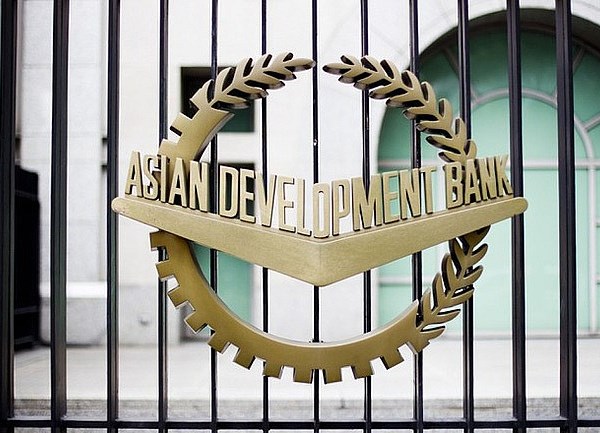 ADB tăng quy mô gói hỗ trợ ứng phó đại dịch Covid-19 lên tới 20 tỷ USD - Anh 1
