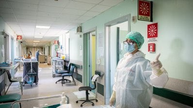 Italia vượt mốc 20.000 người thiệt mạng vì Covid-19 - Anh 1