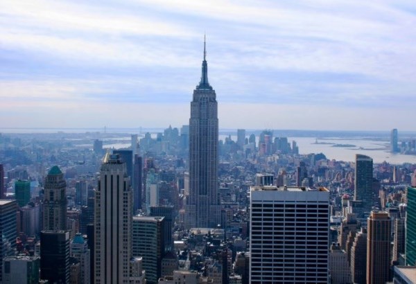 Giới chức bang New York điều tra vụ tin tặc tấn công mạng nội bộ - Anh 1