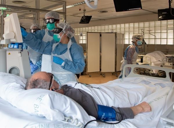 Số ca tử vong tại Tây Ban Nha giảm, Đức kéo dài lệnh hạn chế đi lại - Anh 1