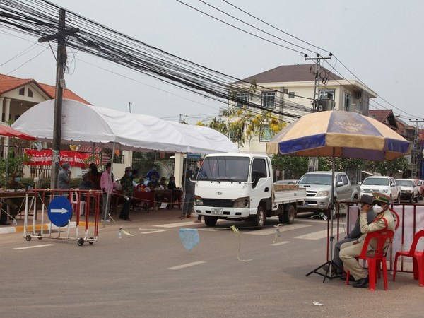Lào kéo dài thời gian giãn cách xã hội thêm 14 ngày - Anh 1