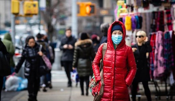 Người dân New York phải sử dụng khẩu trang ở nơi công cộng - Anh 1