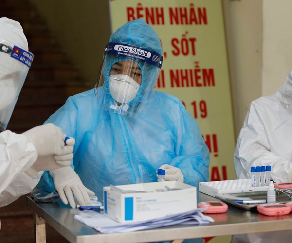 Hà Nội: Tiểu thương chợ Ngã Tư Sở được xét nghiệm Covid-19 đều âm tính - Anh 7