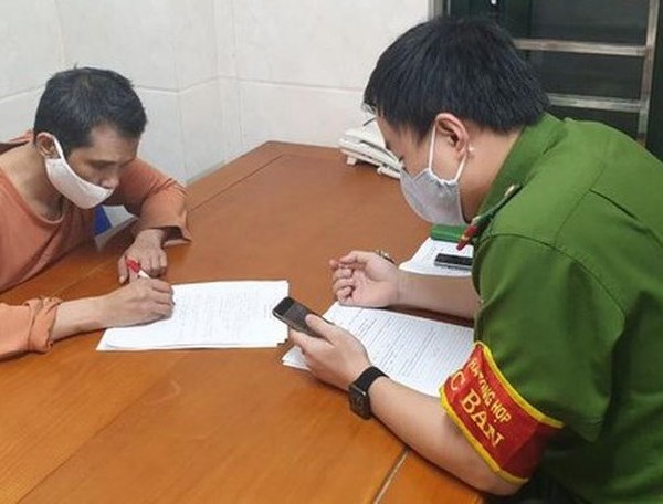 Tạm giữ hình sự đối tượng loan tin Việt Nam có người chết vì Covid-19 - Anh 1