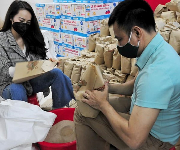 Xuân Bắc, Tự Long kêu gọi ủng hộ thực phẩm cho người nghèo Hà Nội - Anh 3