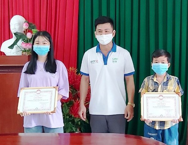 Biểu dương học sinh ủng hộ quỹ phòng, chống dịch Covid-19 - Anh 2