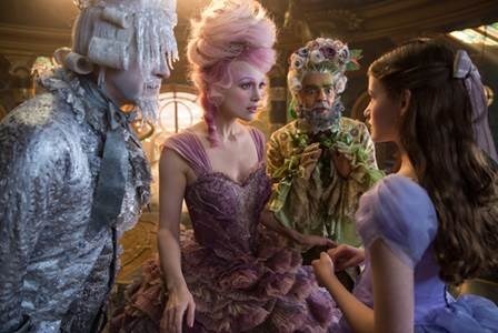 Kẹp hạt dẻ và bốn vương quốc- Quà năm mới của nhà chuột Disney - Anh 2