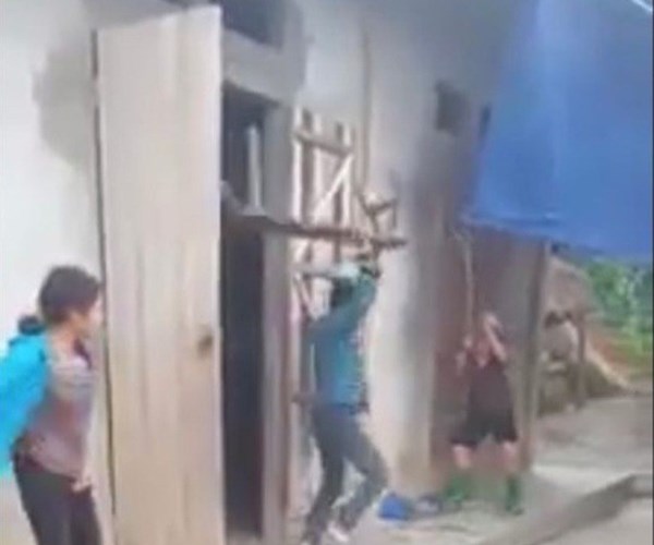 Công an huyện Văn Yên đang làm rõ vụ nghi con trai đánh mẹ đẻ - Anh 1