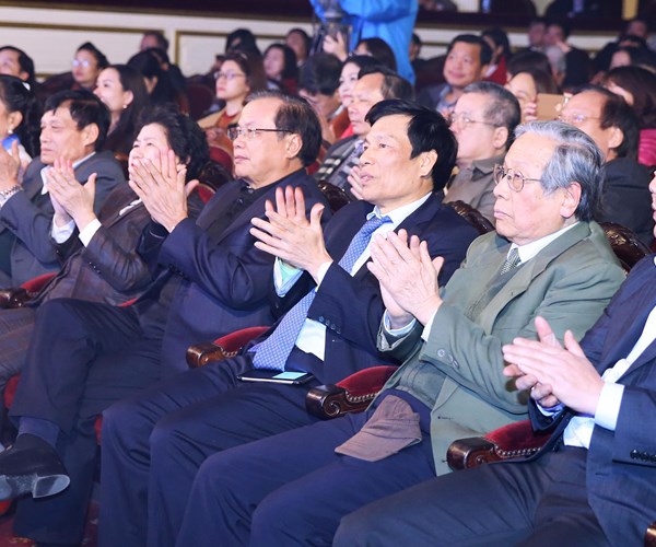 Chương trình nghệ thuật Chào năm mới 2018:  Giai điệu của sắc màu - Anh 2