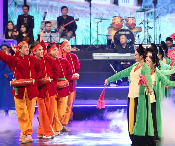 Chương trình nghệ thuật Chào năm mới 2018:  Giai điệu của sắc màu - Anh 3