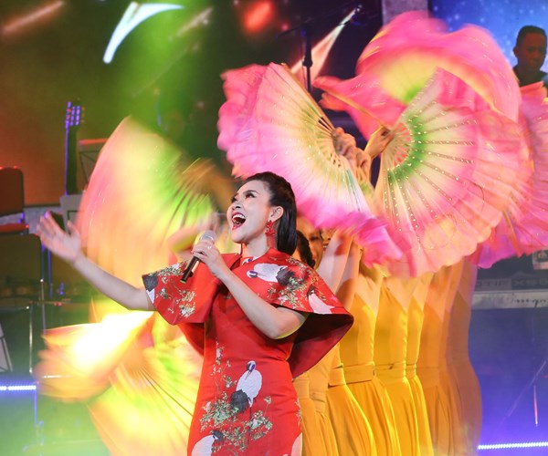 Chương trình nghệ thuật Chào năm mới 2018:  Giai điệu của sắc màu - Anh 7