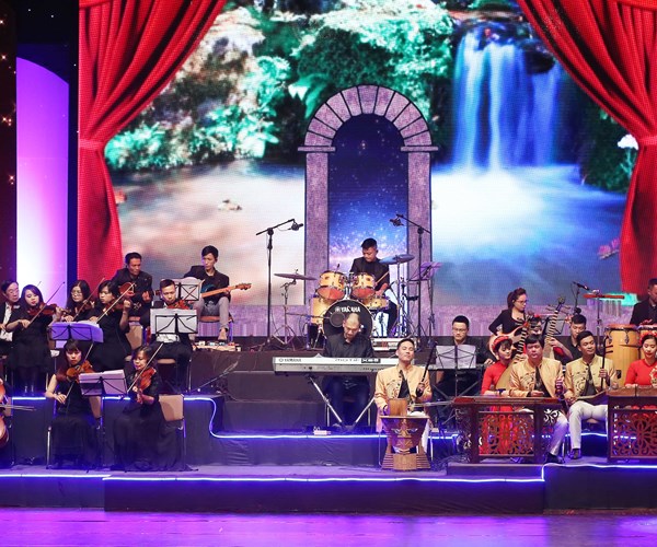 Chương trình nghệ thuật Chào năm mới 2018:  Giai điệu của sắc màu - Anh 11