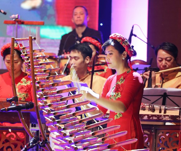 Chương trình nghệ thuật Chào năm mới 2018:  Giai điệu của sắc màu - Anh 5