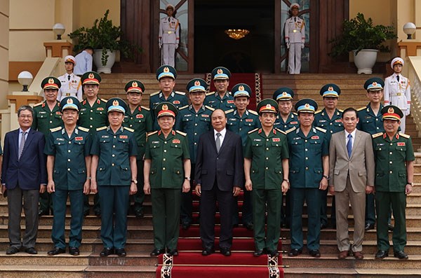 Thủ tướng thăm lực lượng nòng cốt bảo vệ không phận, mặt đất, biển đảo của Tổ quốc - Anh 3