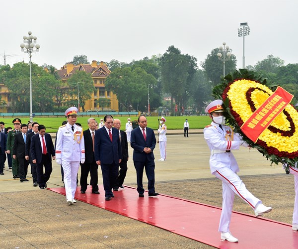 Lãnh đạo Đảng, Nhà nước vào Lăng viếng Chủ tịch Hồ Chí Minh - Anh 2