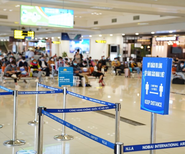 Áp dụng khai báo y tế với toàn bộ khách bay nội địa - Anh 1
