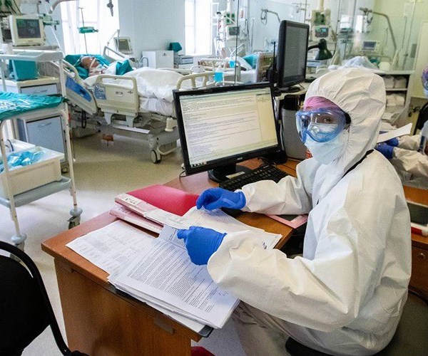 Nga ghi nhận hơn 106.000 ca mắc Covid-19, 1.073 người chết do bệnh này - Anh 1