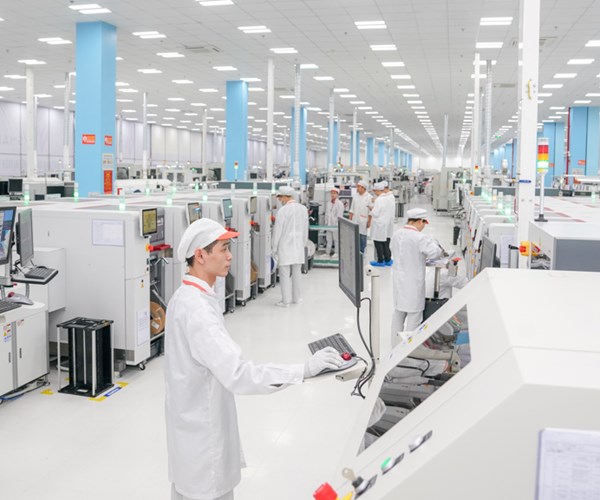 VinSmart hợp tác với Pininfarina thiết kế điện thoại thông minh thế hệ mới - Anh 1