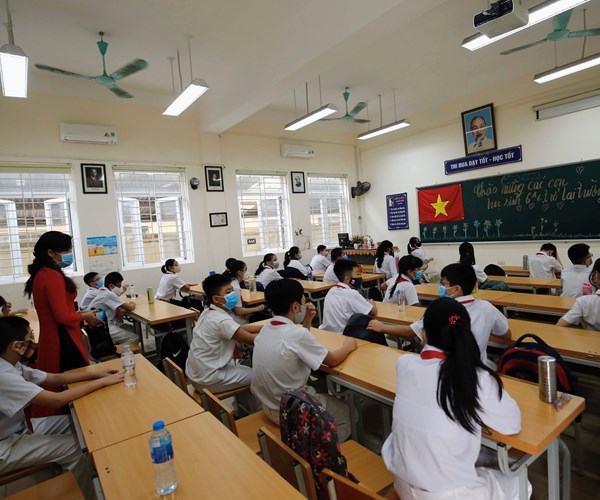 Học sinh vui mừng trở lại trường sau kỳ nghỉ vì dịch Covid-19 - Anh 6