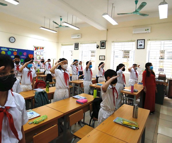 Học sinh vui mừng trở lại trường sau kỳ nghỉ vì dịch Covid-19 - Anh 8
