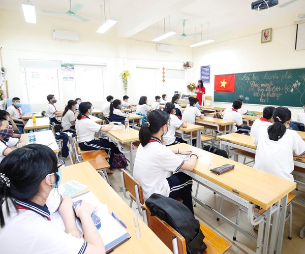 Học sinh vui mừng trở lại trường sau kỳ nghỉ vì dịch Covid-19 - Anh 9
