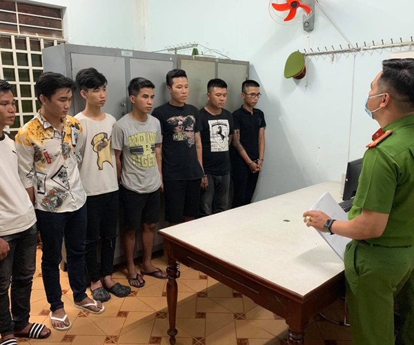 Cho khách thuê phòng karaoke sử dụng ma túy giữa mùa dịch - Anh 1