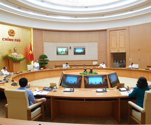 Thủ tướng: Tiếp tục giảm ‘giãn cách xã hội’ thế nào để trở lại hoạt động bình thường - Anh 2