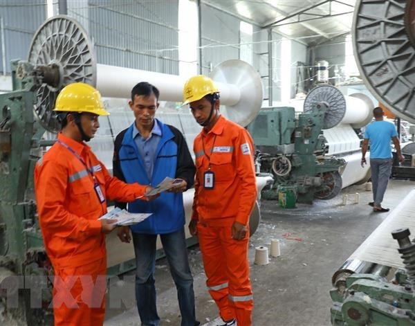 Thủ tướng Chính phủ chỉ thị cả nước tăng cường tiết kiệm điện - Anh 1