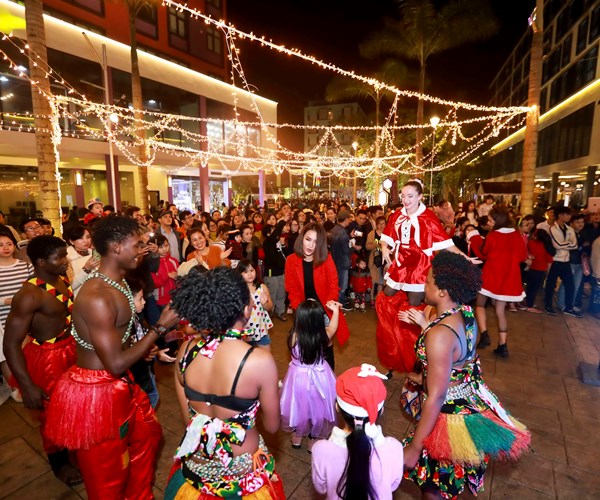 Giáng sinh thiện nguyện “Bật đèn - Sáng tương lai” - Anh 1