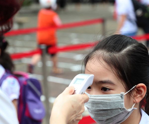 Ha Noi: Hoc sinh tieu hoc va mam non ron rang toi truong sau ky nghi dai - Anh 8