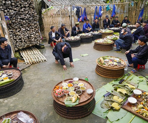 Lễ cấm bản ở Kin Chu Phìn - Anh 1