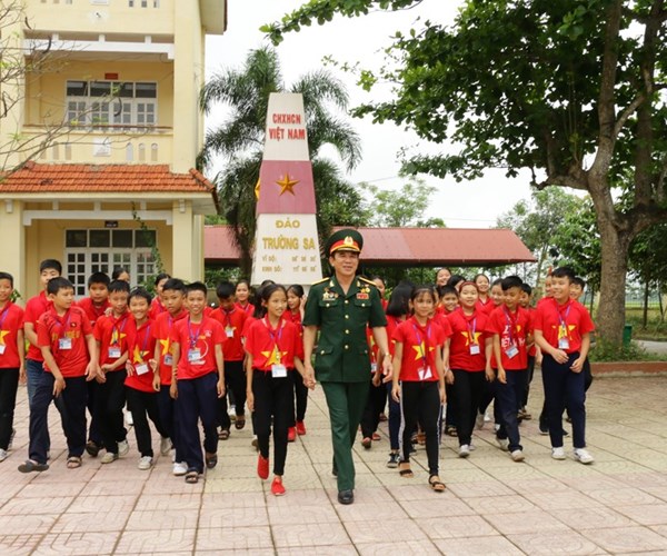 Giữ gìn và phát triển khúc hát dân ca ví, giặm trên quê Bác - Anh 2