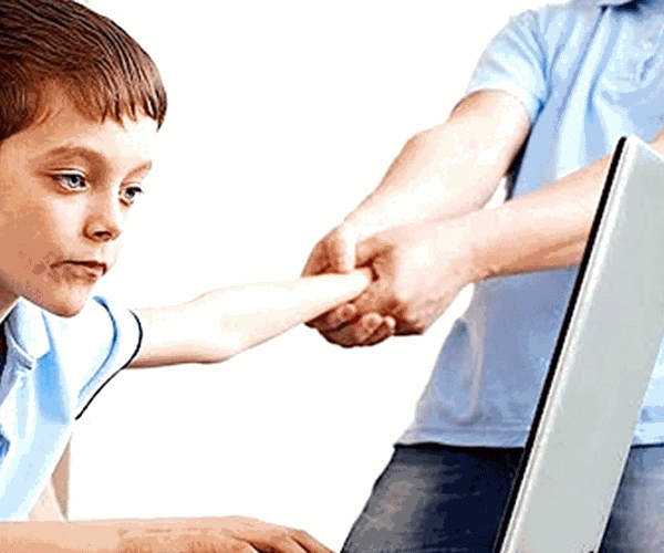 Con mê game, bố mẹ đau đầu - Anh 1