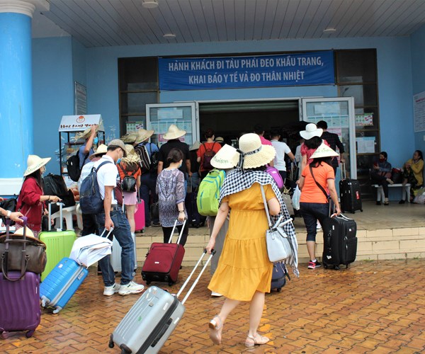 Doanh nghiệp kích cầu, du khách hưởng lợi - Anh 3