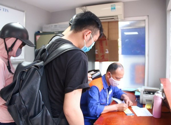 Nhieu nguoi bi phat vi thieu bao hiem bat buoc - Anh 1