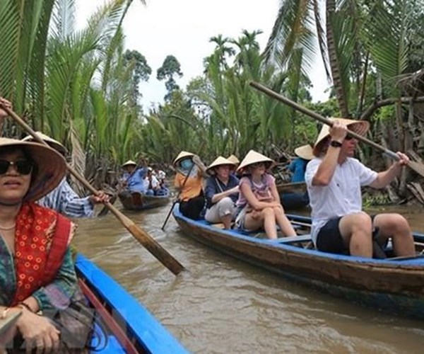 Kích cầu du lịch nội địa sẽ giảm khó cho các ngành dịch vụ - Anh 1