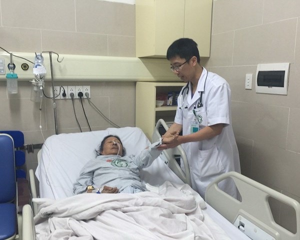 Mỗi ngày tiếp nhận hàng chục bệnh nhân bị đột qụy - Anh 1