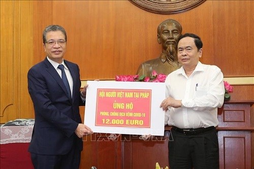 Trao 50.000 khẩu trang cho kiều bào tại Hoa Kỳ để chống dịch - Anh 2
