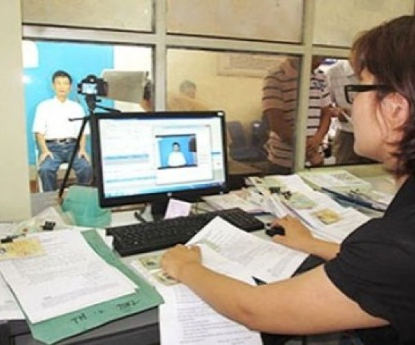 Hà Nội thí điểm cấp, đổi giấy phép lái xe trực tuyến - Anh 1