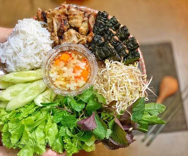 Bún chả nướng than hoa Hà Nội: Thơm lừng góc bếp cuối tuần - Anh 8