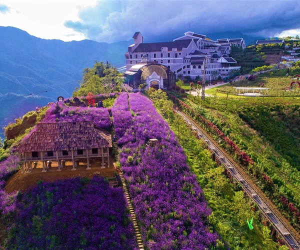 Du lich Lao Cai hoi sinh trong boi canh binh thuong moi - Anh 4