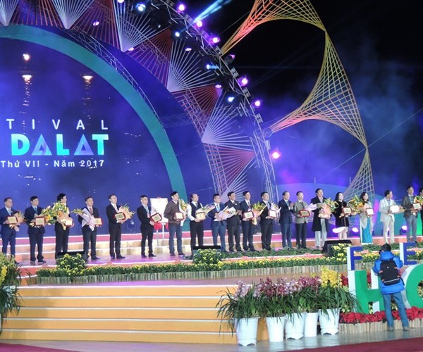 Những dấu ấn còn mãi về một xứ hoa - Anh 1