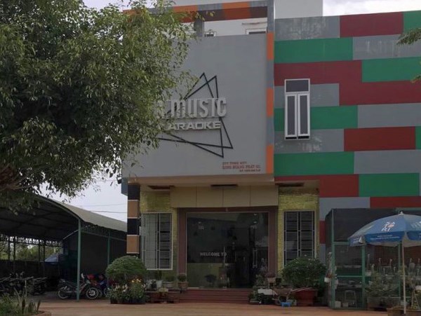 Bắt quả tang 15 nam, nữ sử dụng ma tuý tại quán karaoke X-Music - Anh 1