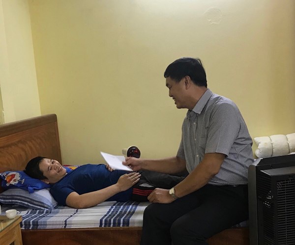Công đoàn Bộ VHTTDL thăm và tặng quà đoàn viên nhân Tháng Công nhân - Anh 3