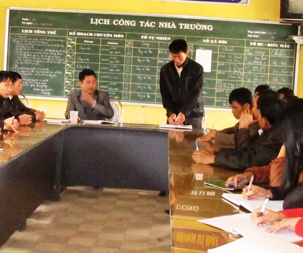 Nghệ An: Vì sao chưa trả tiền phụ cấp tái thu hút cho giáo viên? - Anh 1