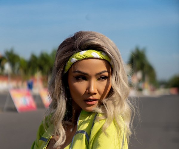 Hoa hau H'Hen Nie lam nao loan duong dua tai Quang Nam - Anh 1
