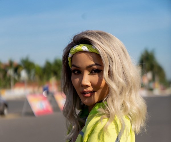 Hoa hau H'Hen Nie lam nao loan duong dua tai Quang Nam - Anh 3