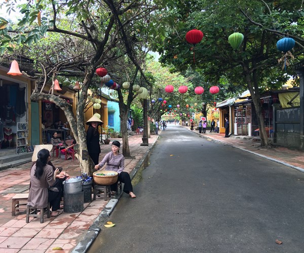 Cùng nguyện cầu thế giới bình an tại phố cổ Hội An - Anh 1