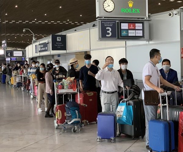 Đưa hơn 280 công dân Việt Nam từ Pháp và châu Âu về nước - Anh 1