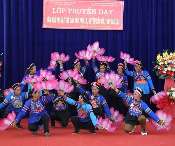 Bo VHTTDL: To chuc truyen day van hoa phi vat the cho dan toc La Chi va Phu La - Anh 3